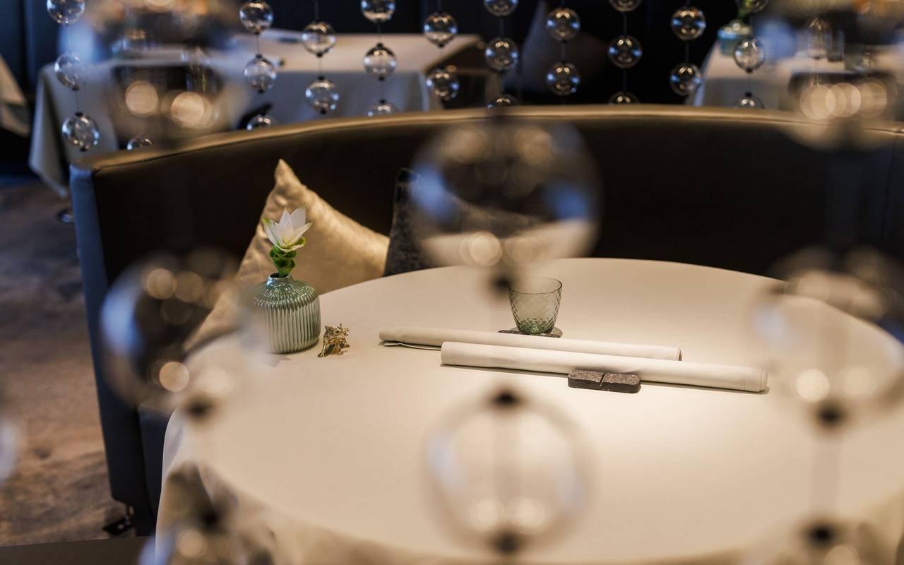 Tischdekoration im Zwei-Sterne-Restaurant "Ösch Noir"