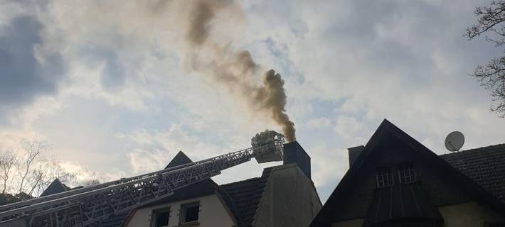 An der Hammer Straße in Kamen war die Feuerwehr bei einem Kaminbrand im Einsatz.