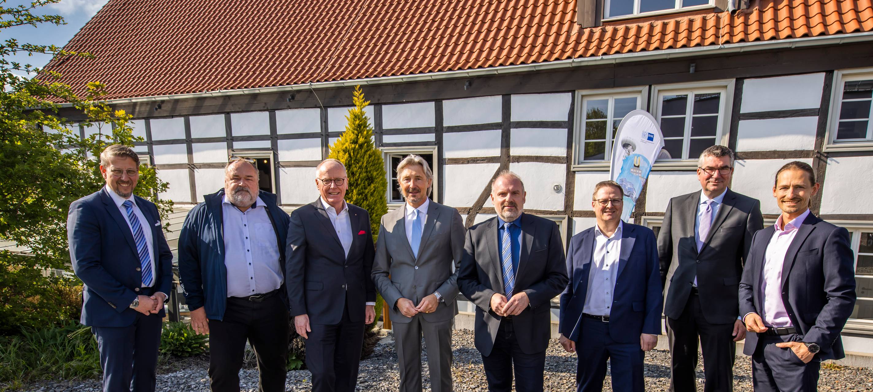 Auf dem Foto von links: Michael Ifland, Volker A. Findeisen, Jürgen Schneider, Andreas Tracz, Dirk Wigant, Ralph Breuer, Wulf-Christian Ehrich, Sascha Dorday.