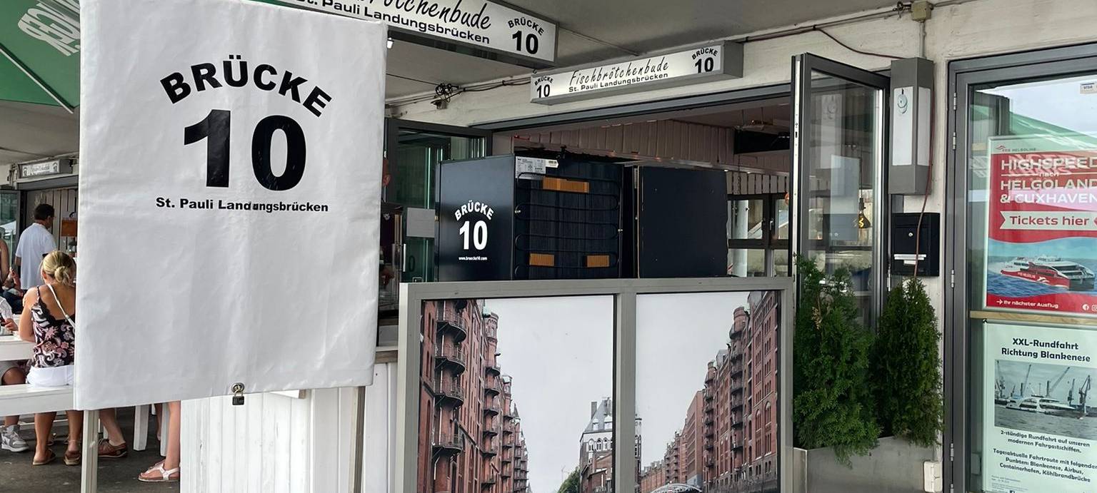 Brücke 10 in Hamburg