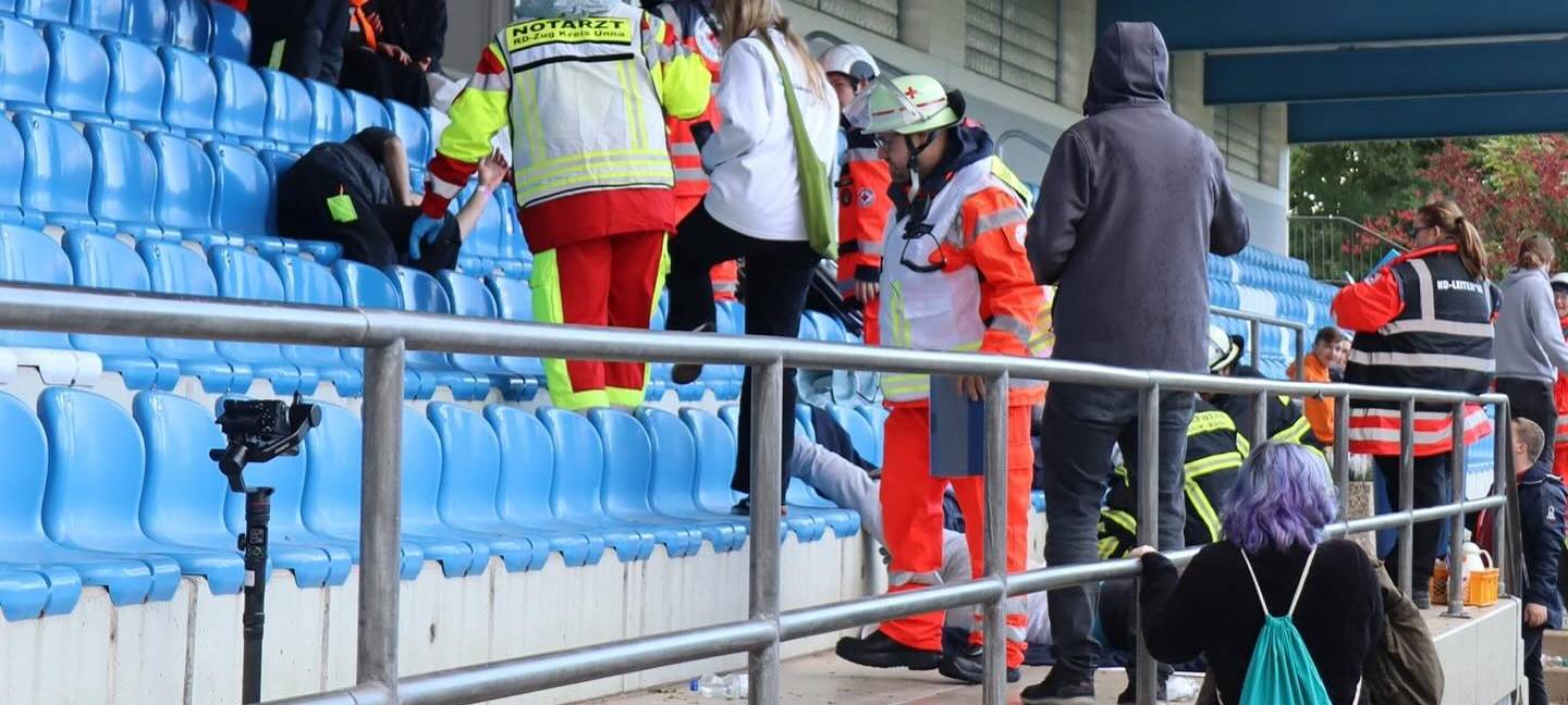 Großübung Holzwickede im Montanhydraulik Stadion