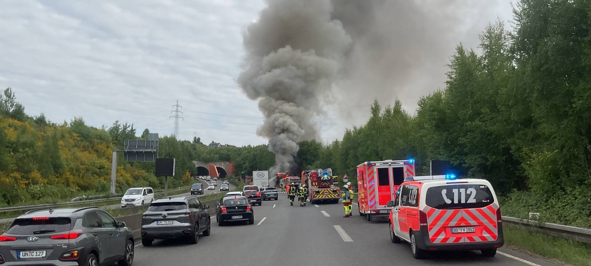Schwerte: Brennender Bus auf der B236