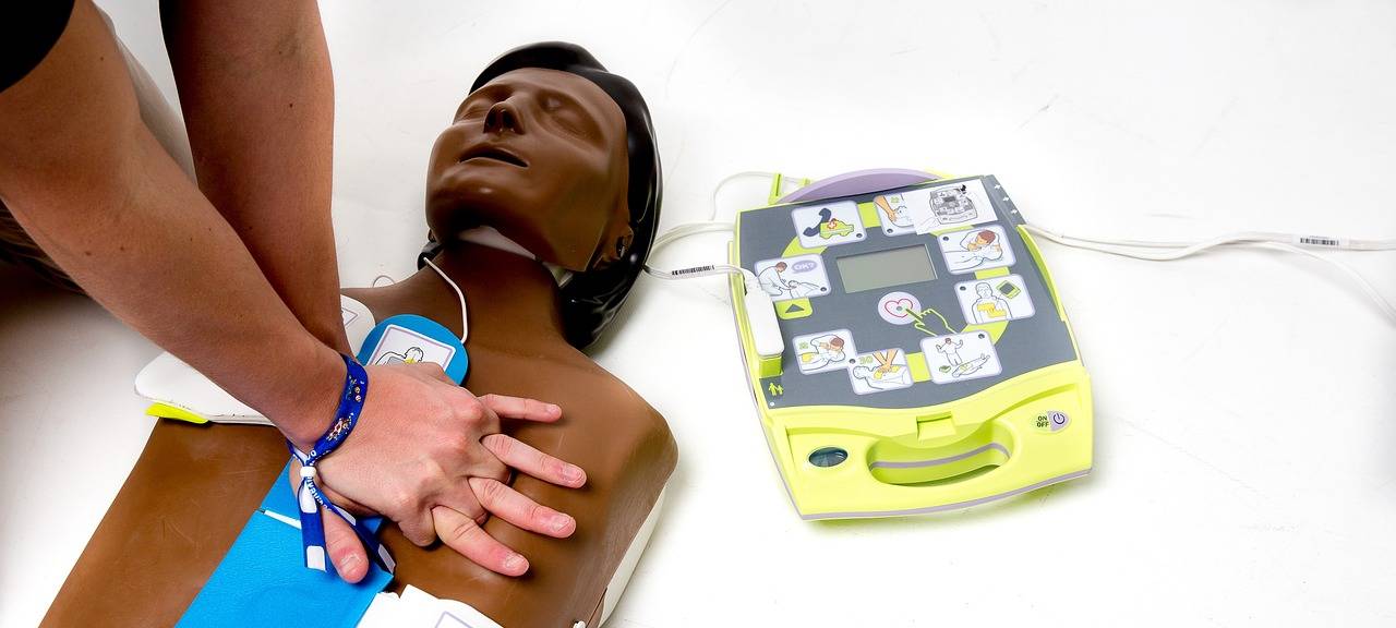 Neue Defibrillatoren für Unnas Schulen und Sportstätten