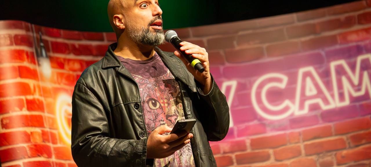 Das Comedy Camp 2025 war in Legden im Dorf Münsterland. Auf der Bühne zu sehen: Abdelkarim