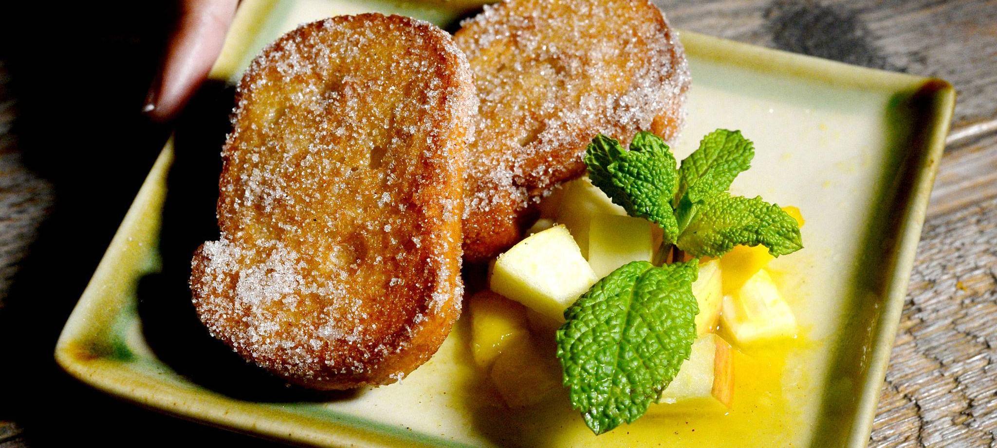 Arme Ritter aus Schrippen mit Kokosnussmilch, Zimt und Zucker