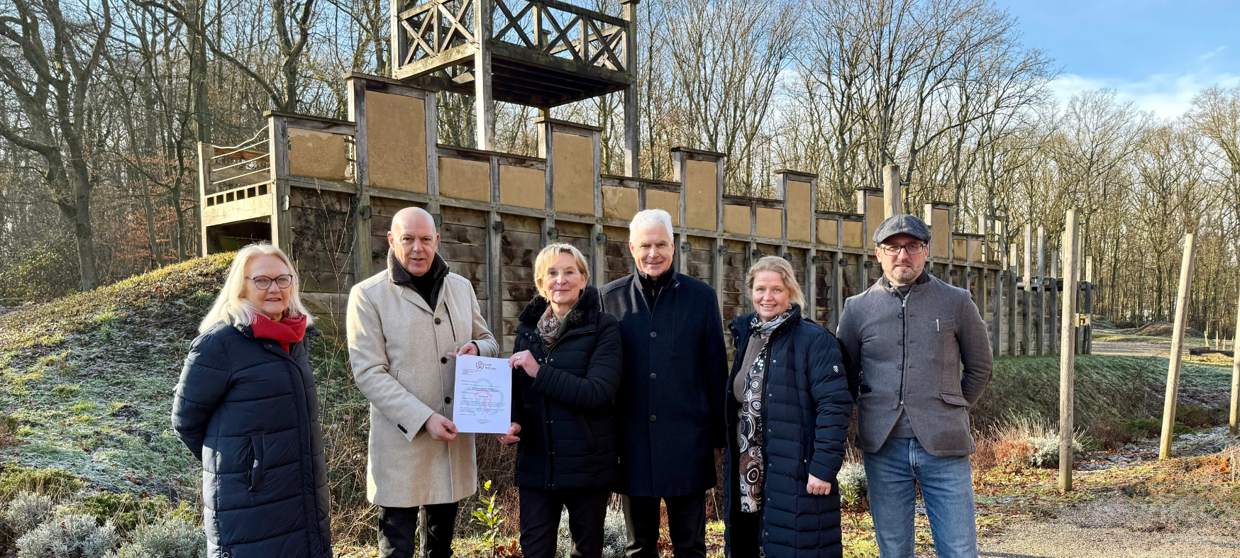 Übergabe der Förderurkunde.